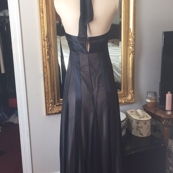 BCBG Max Azria SZ 2 - Picture 4 of 7